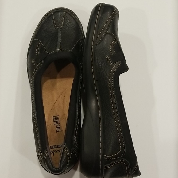 Clark's slip ons black, size 8.5 - Picture 2 of 6